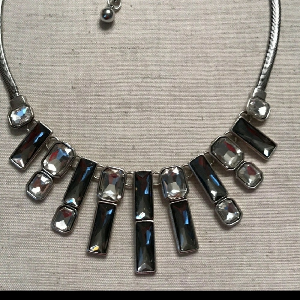 Woman's statement necklace